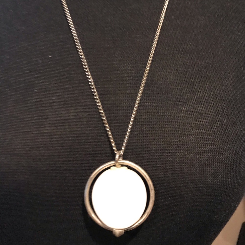 Vintage lady pendant necklace - Picture 4 of 7